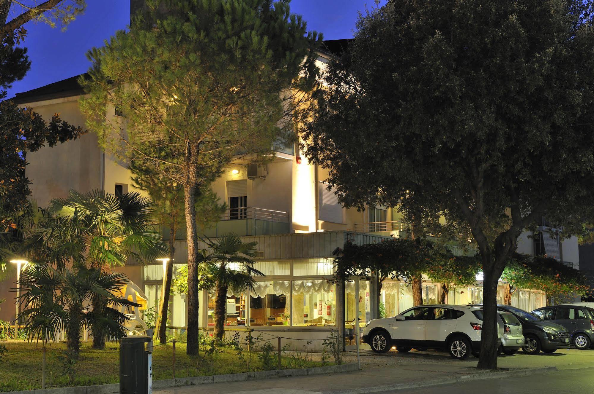 Hotel Mimosa Lignano Sabbiadoro Dış mekan fotoğraf